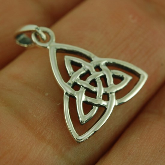 Plain Pendants: Double Trinity Knot Small Silver Pendant, pn578