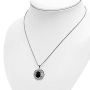 Round Celtic Knot Silver Pendant set w Oval Black Onyx, p470