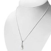 Mother of Pearl Celtic Trinity Silver Pendant, p587