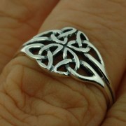 Beautiful Plain Celtic Trinity Knot Silver Ring, rp796