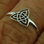 Light Celtic Trinity Knot Sterling Silver Plain Ring, rp572