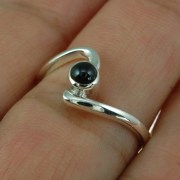 Black Onyx Curved Silver Ring, r74