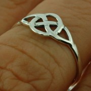 Sterling Silver Light Celtic Knot Ring, rp564